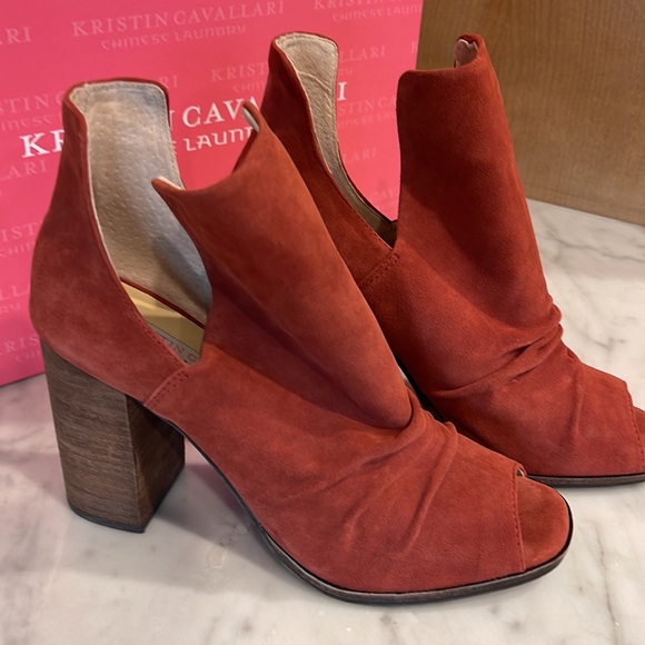 Kristin Cavallari/ Chinese Laundry suede shoes - Picture 4 of 13